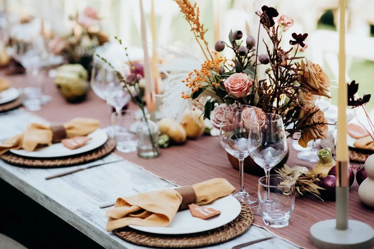 8 Rustic Wedding Ideas on a Budget Image