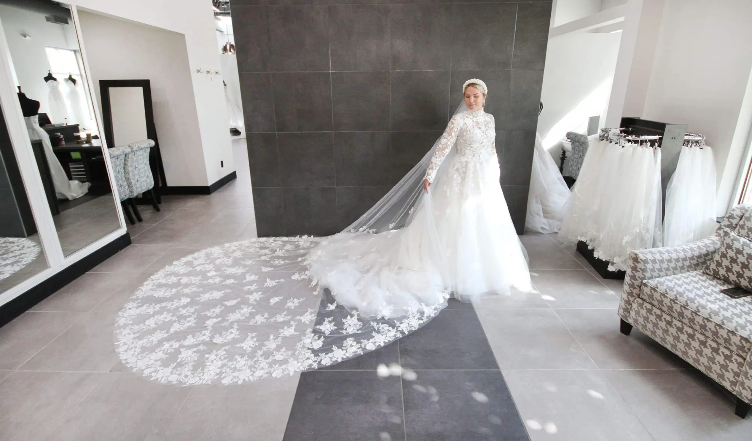 Accessorize Your Wedding Dress: Veils, Jewelry, and More Image
